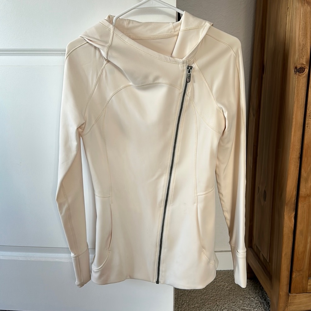 Lululemon active jacket, cream, size 6